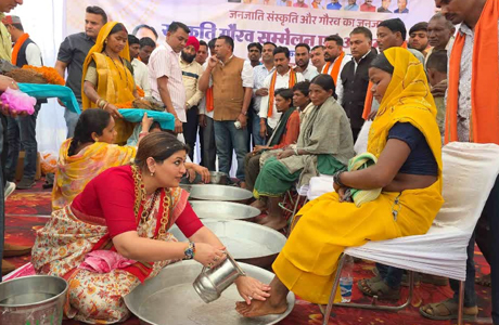 पंडरिया में भावना बोहरा ने कराई 65 लोगों की स्वधर्म वापसी