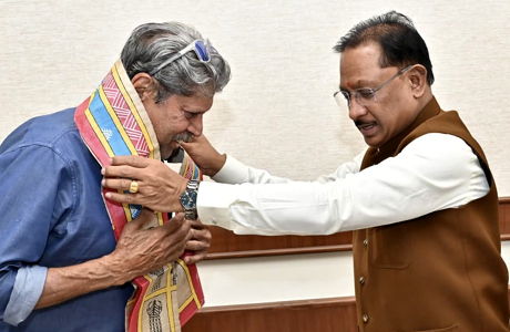 मुख्यमंत्री साय ने क्रिकेटर कपिल को बताई राज्य की खेल प्रतिबद्धता