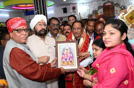 मुख्यमंत्री ने महालक्ष्मी मंदिर में की पूजा-अर्चना, सुख-समृद्धि कामना की