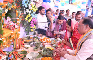 जन्मदिन पर मुख्यमंत्री साय पहुंचे बगिया, लिया मां का आशीर्वाद