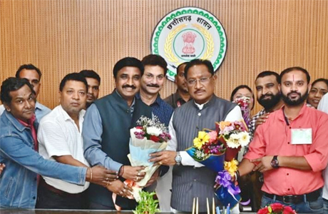 कर्मचारियों की कैशलेस चिकित्सा सुविधा पर जताया मुख्यमंत्री का आभार