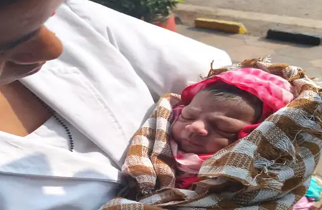 ट्रेन स्लीपर कोच में प्रसव : यात्रियों और रेल कर्मियों की सूझबूझ से मुस्कुराई जिन्दगी