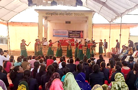 कॉन्फ्लूएंस कॉलेज ने ग्राम बघेरा में खेला नुक्कड़ नाटक, दिया संदेश