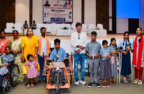 सुकमा : सहायक उपकरण पाकर खिले 401 दिव्यांगों के चेहरे