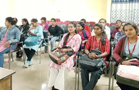 कन्या महाविद्यालय में मानसिक स्वास्थ्य जागरुकता पर व्याख्यान