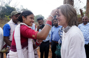 यूएन विशेषज्ञ ने किया बस्तर में नेचर वॉक, चुना महुआ फूल