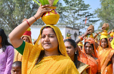शिव मंदिर की प्राण-प्रतिष्ठा में शामिल हुईं मंत्री लक्ष्मी राजवाड़े