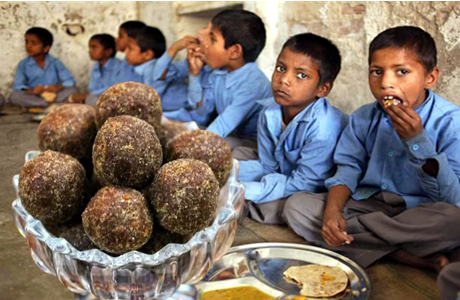 ढाई लाख बच्चों को मिड-डे-मील में मिलेगा महुआ लड्डू