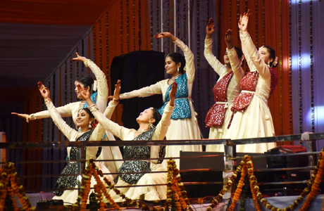 लोकसंगीत और बॉलीवुड सुरों से सजा मैनपाट महोत्सव का दूसरा दिन