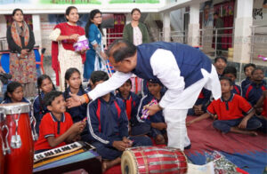 परीयना दिव्यांग आवासीय विद्यालय पहुंचे मु्ख्यमंत्री, बिताया वक्त