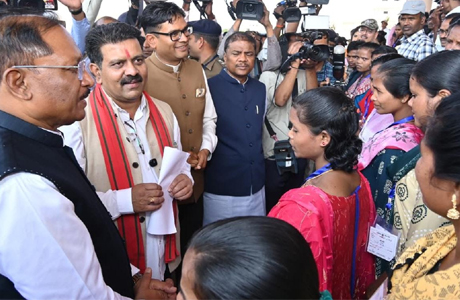 गन-तंत्र छोड़ गणतंत्र अपनाने वालों ने देखी विधानसभा की कार्यवाही