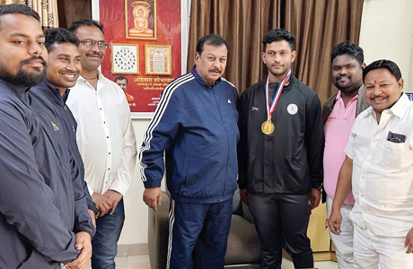 ओपन नेशनल भारोत्तोलन में रेहान ने जीता स्वर्ण पदक, सांसद ने दी बधाई