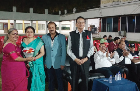 मनोहर ठाकुर ने बिखेरा सुरों का जादू, सुरमयी हुई शाम