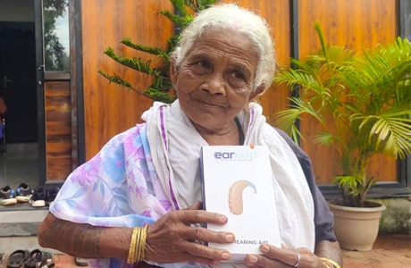 श्रवण दिवस पर मिला यंत्र, फिर से सुन पाएंगी अपनों की बातें