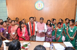 विधानसभा पहुंची अबूझमाड़ के युवाओं की टोली, देखी सदन की कार्यवाही