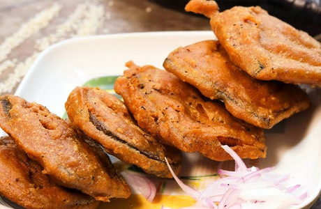 पकौड़े से करी तक हर जगह फिट हो जाता है बैंगन, ऐसे बनाएं