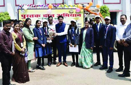 बस्तर में शुरू हुआ पुस्तक दान अभियान, कलेक्टर ने दिखाई हरी झंडी