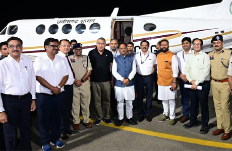 बिलासा देवी केवट एयरपोर्ट से मुख्यमंत्री साय ने भारी पहली रात्रि कालीन उड़ान