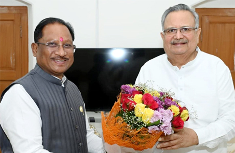 विस अध्यक्ष डॉ रमन से मुख्यमंत्री साय ने की मुलाकात, पूछा कुशलक्षेम