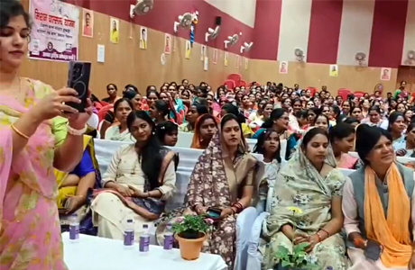 महिला दिवस पर मुख्यमंत्री ने हितग्राहियों से किया वर्चुवल संवाद