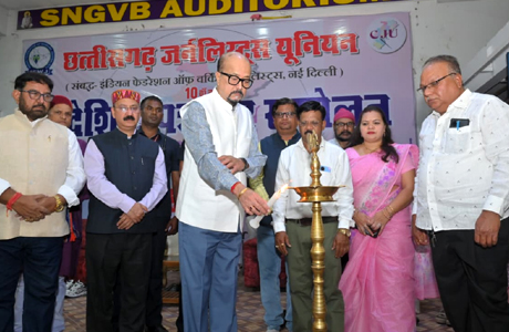 लोकतंत्र के चौथे स्तम्भ को और अधिक सुदृढ़, विश्वसनीय और जनोन्मुखी बनाएं