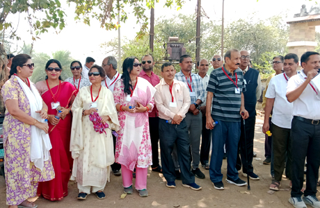 तालाबों की नगरी धमधा पहुंची इंटैक की टीम; देखी विरासत