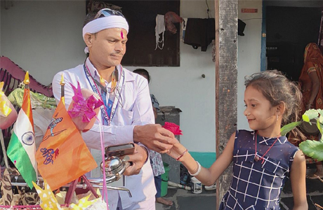 नशे के खिलाफ जागरूकता लाने साइकिल पर नेपाल चले धमतरी के तुलसीराम