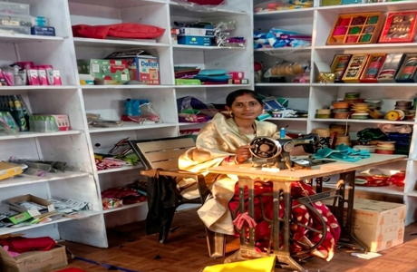 स्व सहायता समूह से जुड़कर लखपति दीदी बनीं धुमीन साहू