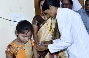 बेटियों को कैंसर से बचाने बस्तर में एचपीवी टीकाकरण का आगाज