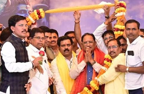 मुख्यमंत्री ने की जुनवानी नर्मदा धाम में श्री रुद्र महायज्ञ की परिक्रमा