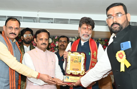 रीवा-रायपुर हवाई सेवा से खुश हुए मध्यप्रदेश के मंत्री राजेन्द्र शुक्ल