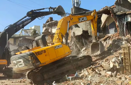 उज्जैन में महाकाल मंदिर के पास चला बुलडोजर, ये है मामला