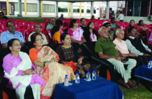 मनोहर ठाकुर ने बिखेरा सुरों का जादू, सुरमयी हुई शाम