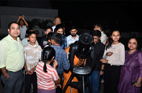 राष्ट्रीय विज्ञान दिवस पर देखा रात का आसमान, हाइड्रो रॉकेट कार्यशाला भी