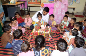 आंगनबाड़ी में ‘न्योता भोज’ : पोषण, शिक्षा और जनभागीदारी का राज्यव्यापी अभियान