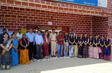 कलेक्टर, एसएसपी और डीएफओ ने किया पीएम श्री विद्यालयों का निरीक्षण