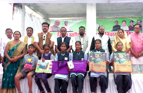 रायगढ़ के वनांचल ग्राम में पहुंचा प्रशासन, मिला योजनाओं का लाभ