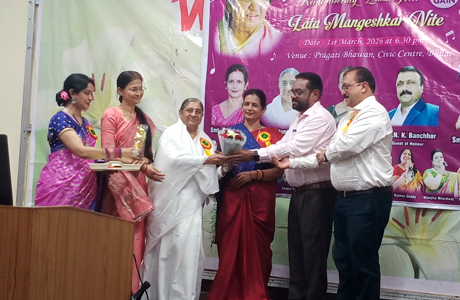 महिला दिवस पर सुर संगीत संगम ने किया लता नाइट का आयोजन