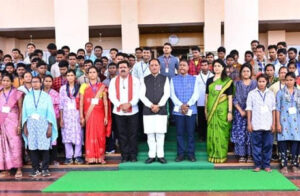 परिवर्तन और विश्वास : 140 आत्मसमर्पित नक्सलियों ने मुख्यमंत्री से की मुलाकात