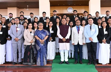 न्यायाधीश लोकतंत्र का तीसरा स्तंभ, निभाएंगे महत्वपूर्ण भूमिका : मुख्यमंत्री