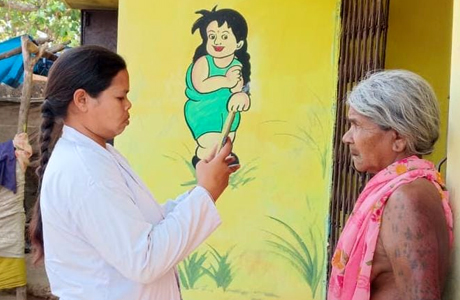 आयुष्मान और वय वंदन कार्ड वितरण में प्रदेश का अग्रणी जिला बना बस्तर