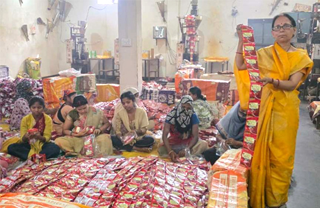 औद्योगिक प्रगतिः पूनम ने 20 महिलाओं को दिया रोजगार