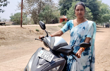 खपरी की यामिनी ने स्कूटी चलाने की ट्रेनिंग को बनाया आजीविका का साधन