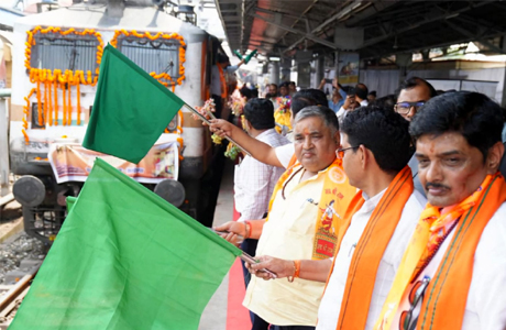 850 श्रद्धालुओं का दल रामलला एवं काशी विश्वनाथ के दर्शन हेतु रवाना