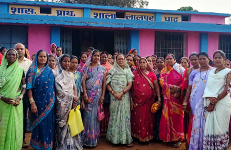 स्व-सहायता समूहों से जुड़कर आत्मनिर्भरता की ओर बढ़ रहीं बैगा महिलाएं