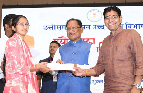 युवाओं के उज्ज्वल भविष्य के लिए सरकार पूर्णतः प्रतिबद्ध : मुख्यमंत्री साय