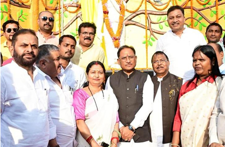 अंबिकापुर में चंद्रशेखर आज़ाद की प्रतिमा का मुख्यमंत्री ने किया अनावरण