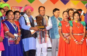 लोक कलाकारों का हौसला बढ़ा रही छत्तीसगढ़ की चिन्हारी योजना