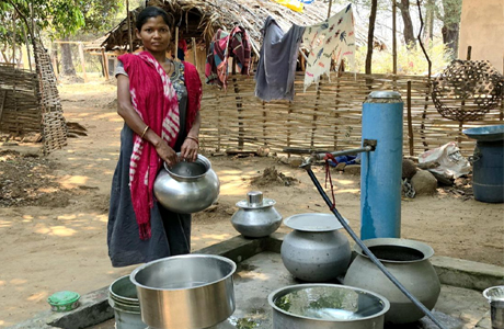 लाल आतंक के बाद गांवों तक पहुंच रही विकास की रेल, दूर हुआ जलसंकट