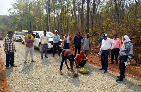 नक्सलमुक्त बस्तर में निर्माण कार्य तेज, गांव-गांव तक बन रही सड़कें